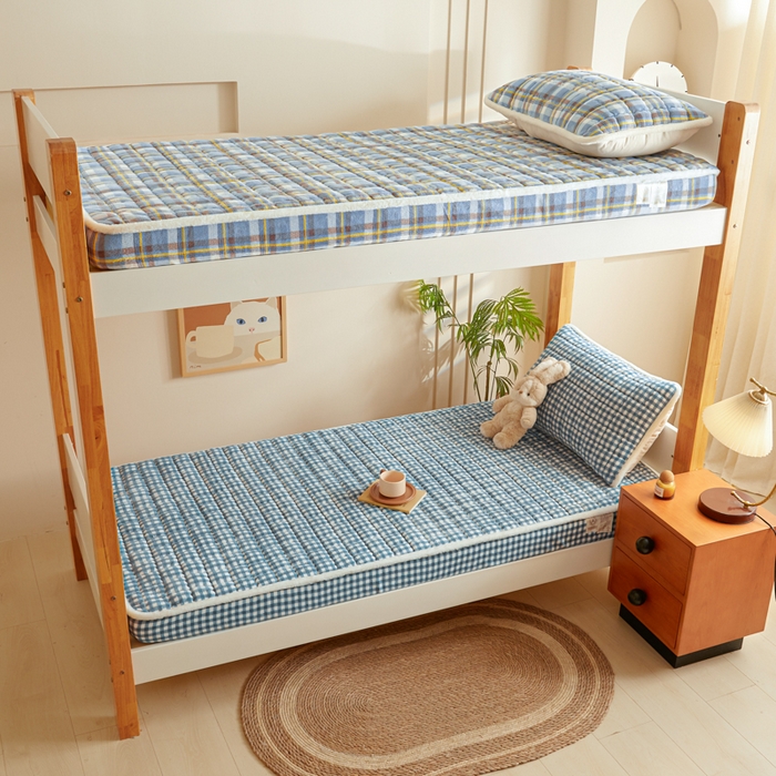 91家纺网 家纺一手货源 找家纺 鑫钰 2024新款秋冬季学生宿舍专用加厚牛奶绒床笠-暖格 暖格-蓝小格