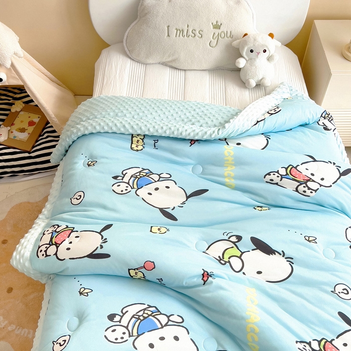 91家纺网 家纺一手货源 找家纺 乐秀家纺 2025新款A类三丽鸥针织棉豆豆被 带激光防伪吊牌 西瓜帕恰狗