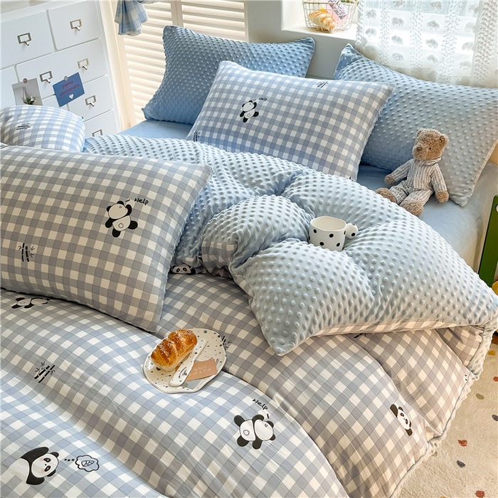 91家纺网 家纺一手货源 找家纺 佰亿莱 2024新款豆豆绒四件套 蓝格熊猫-蓝