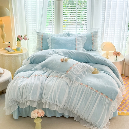 91家纺网 家纺一手货源 找家纺 逸尚阁 2024新款雕花牛奶绒蕾丝花边四件套-维密 绒维密-冰河蓝