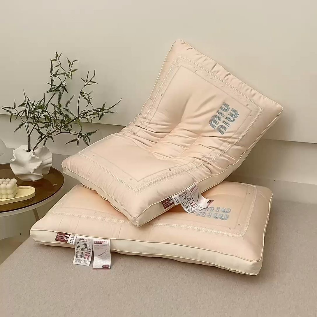 91家纺网 家纺一手货源 找家纺 （总）赛格时代家居 2024新款定型护颈舒适枕枕头枕芯- miumiu粉