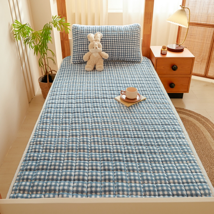 91家纺网 家纺一手货源 找家纺 鑫钰 2024新款秋冬季学生宿舍专用加厚牛奶绒床笠-暖格 暖格-蓝小格