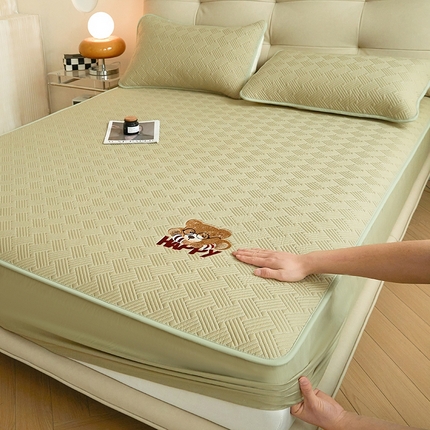 暖季家纺 2025新款40支长绒棉刺绣款全棉夹棉床笠支持定制 博士小熊-抹茶绿