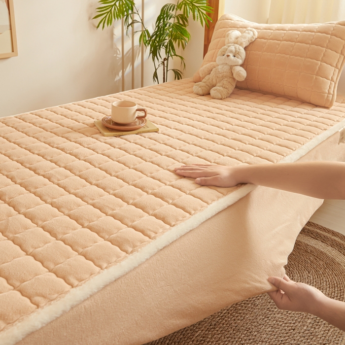 91家纺网 家纺一手货源 找家纺 鑫钰 2024新款秋冬季学生宿舍专用加厚牛奶绒床笠-暖格 暖格-卡其