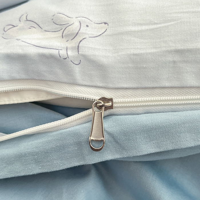 91家纺网 家纺一手货源 找家纺 晨希家居 2024新款全棉卡通印花简约款单被套 晚风逐梦