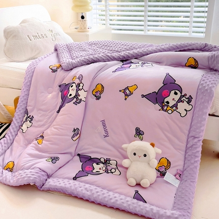 91家纺网 家纺一手货源 找家纺 乐秀家纺 2025新款A类三丽鸥针织棉豆豆被 带激光防伪吊牌 蛋糕库洛米