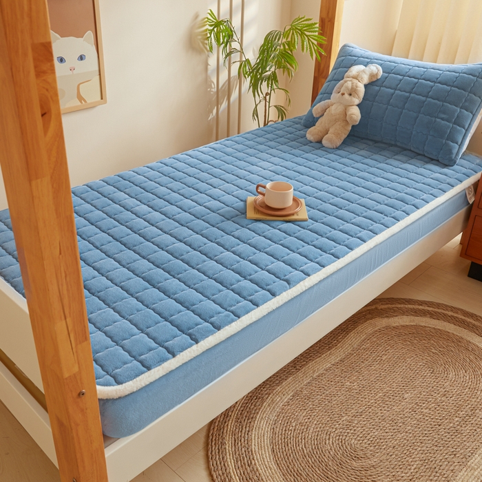 91家纺网 家纺一手货源 找家纺 鑫钰 2024新款秋冬季学生宿舍专用加厚牛奶绒床笠-暖格 暖格-湖蓝