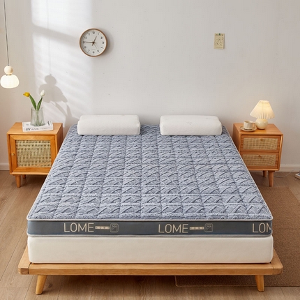 91家纺网 家纺一手货源 找家纺 暖季家纺2025新款 双边立体款 塔芙绒绒床垫   立体塔芙绒-蓝灰