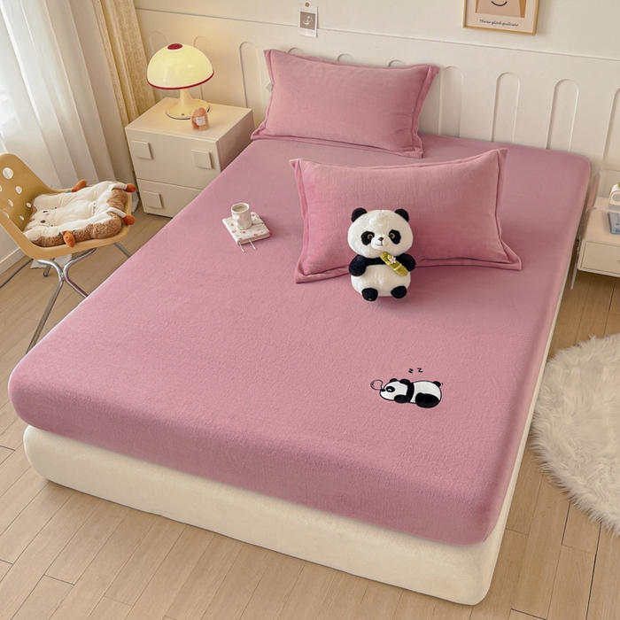 91家纺网 家纺一手货源 找家纺 梵克保罗 2024新款秋冬新款保暖加厚纯色牛奶绒泡泡熊刺绣单品单床笠 泡泡熊-豆沙