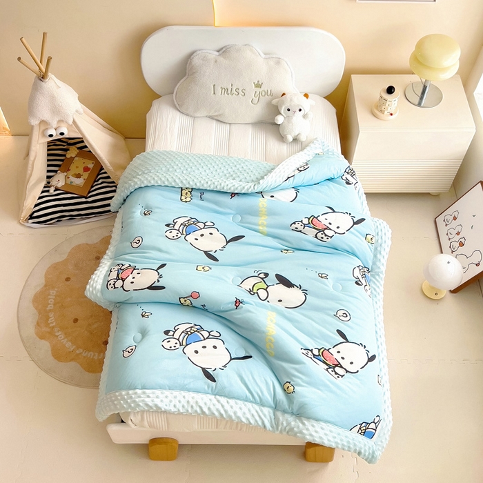 91家纺网 家纺一手货源 找家纺 乐秀家纺 2025新款A类三丽鸥针织棉豆豆被 带激光防伪吊牌 西瓜帕恰狗