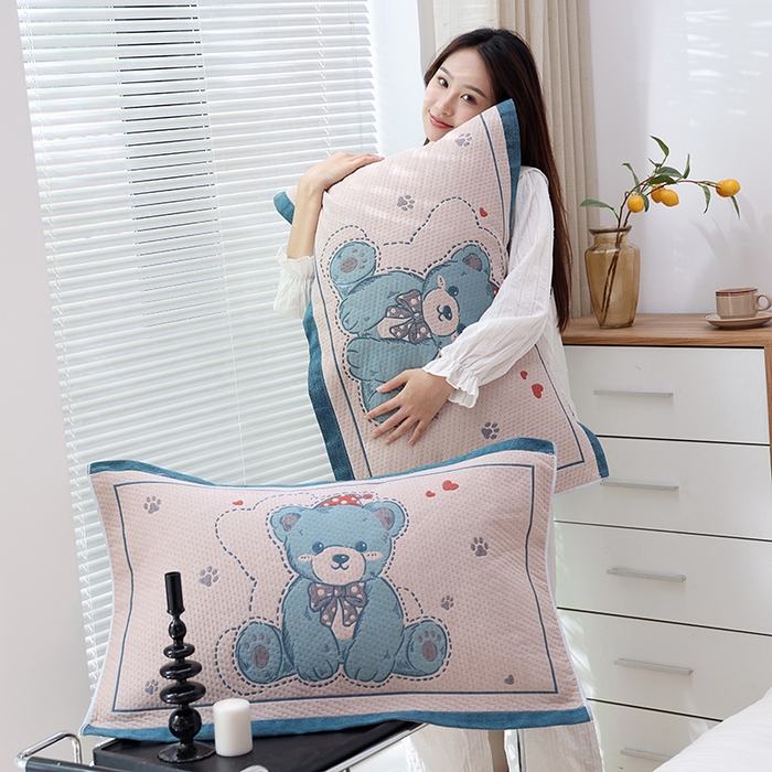 91家纺网 家纺一手货源 找家纺 朴尔家纺-毛巾被 2024年新款卡通定位纯棉四层纱布枕巾呆萌熊蓝