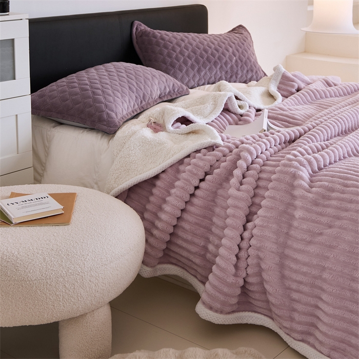 91家纺网 家纺一手货源 找家纺 金喜 2024新款立体抽条提花双面绒毯多用途毛毯办公室午睡毯家用毛毯被  丁香浅紫