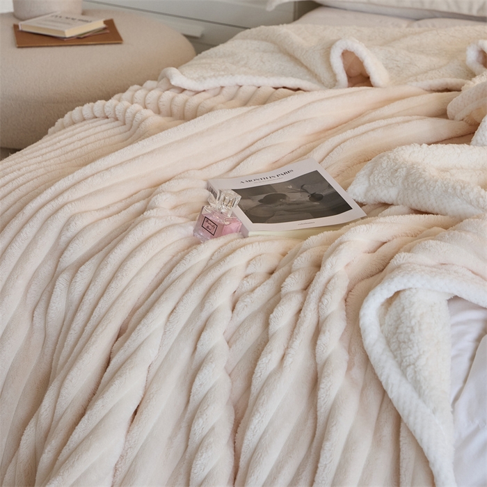 91家纺网 家纺一手货源 找家纺 金喜 2024新款立体抽条提花双面绒毯多用途毛毯办公室午睡毯家用毛毯被 乳酪白