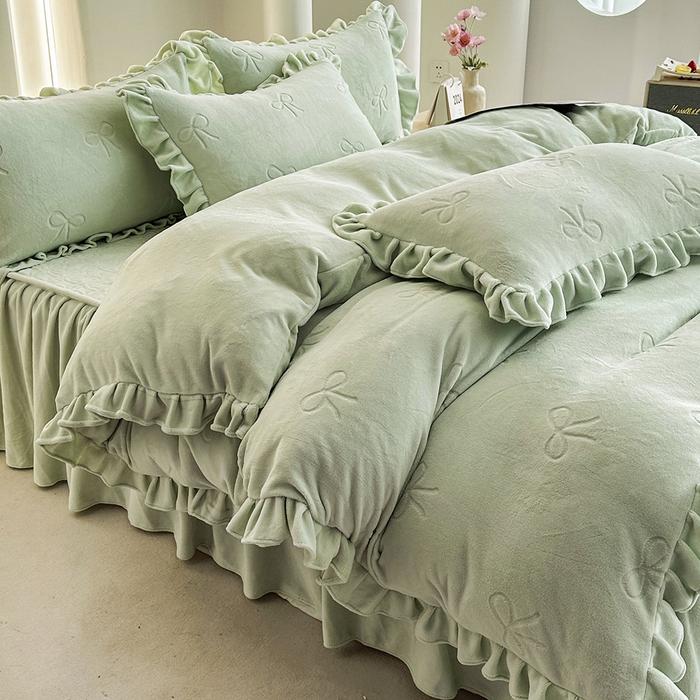 91家纺网 家纺一手货源 找家纺 乐嘉盈 2025新款公主风牛奶绒床罩四件套 浅绿