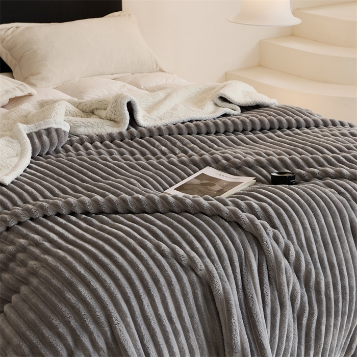 91家纺网 家纺一手货源 找家纺 金喜 2024新款立体抽条提花双面绒毯多用途毛毯办公室午睡毯家用毛毯被  太空灰