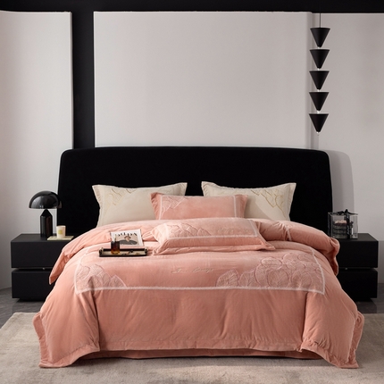 91家纺网 家纺一手货源 找家纺 时亿家居 2024新款300g婴肤绒刺绣四件套-莫奈 莫奈-橘粉