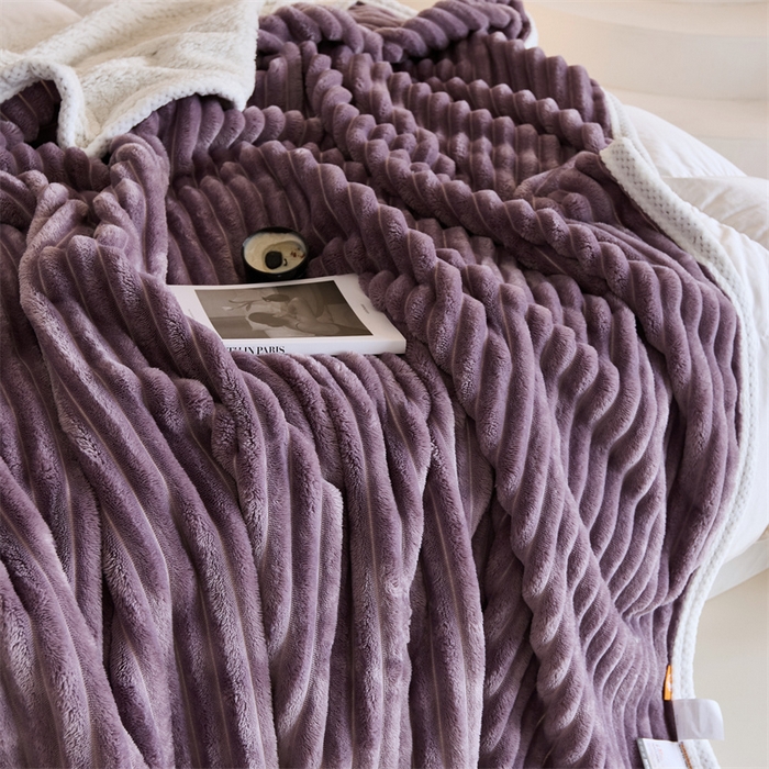 91家纺网 家纺一手货源 找家纺 金喜 2024新款立体抽条提花双面绒毯多用途毛毯办公室午睡毯家用毛毯被  萝兰深紫