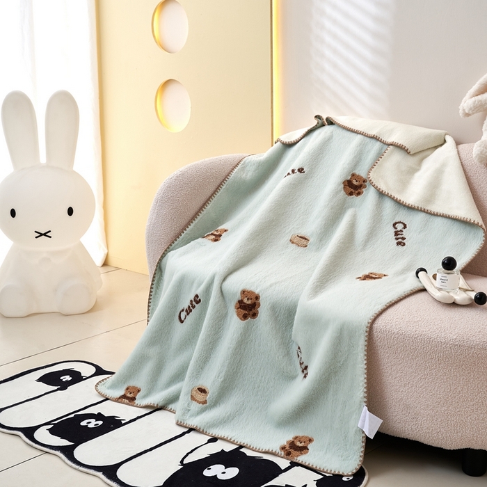 91家纺网 家纺一手货源 找家纺 黛舒家居 2024新款兔毛绒北极绒立体毛巾绣毛毯 小熊蓝