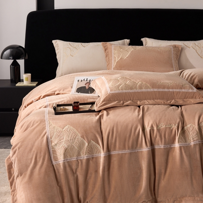 91家纺网 家纺一手货源 找家纺 榻尚家居 2024新款绣花加厚婴肤绒四件套--秋语 秋语 棕