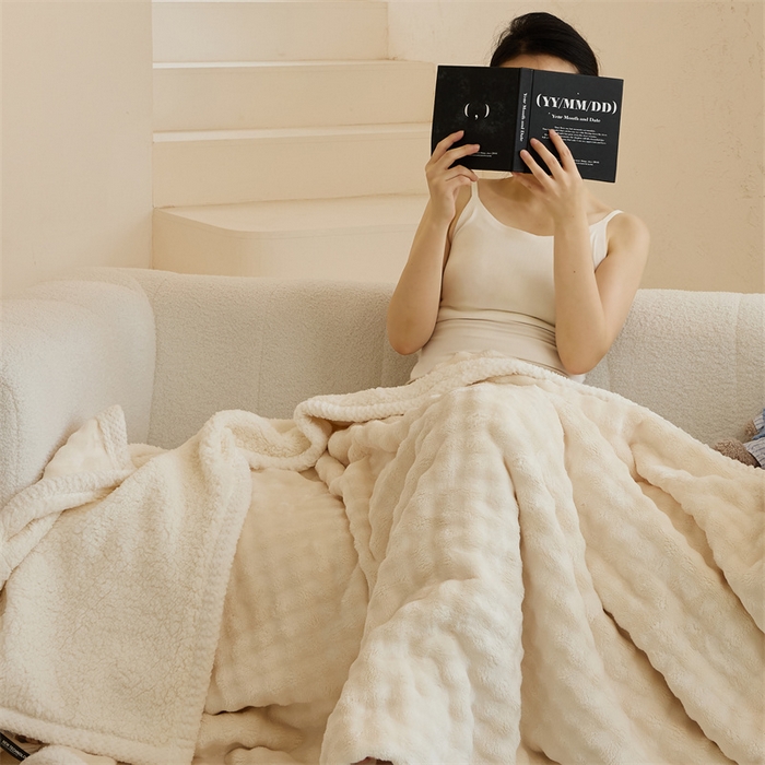 91家纺网 家纺一手货源 找家纺 金喜 2024新款牛奶绒泡泡毯子家用毛毯 牛奶绒泡泡毯-白