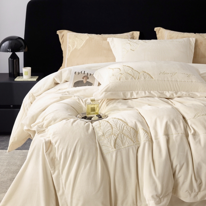 91家纺网 家纺一手货源 找家纺 榻尚家居 2024新款绣花加厚婴肤绒四件套--秋语 秋语  白