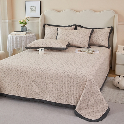 91家纺网 家纺一手货源 找家纺 （总）莎果家纺 2024新款法式小花边砂洗床盖三件套四件套（填充棉花）