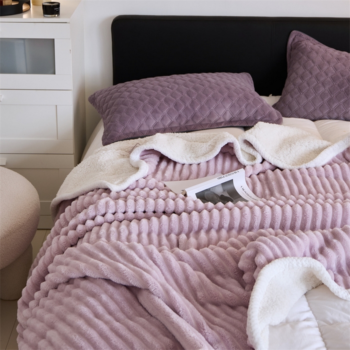 91家纺网 家纺一手货源 找家纺 金喜 2024新款立体抽条提花双面绒毯多用途毛毯办公室午睡毯家用毛毯被  丁香浅紫
