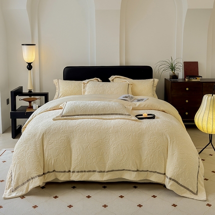 家居1号家纺 2024新款230克牛奶绒四件套-花梦情缘 花梦情缘-奶昔白