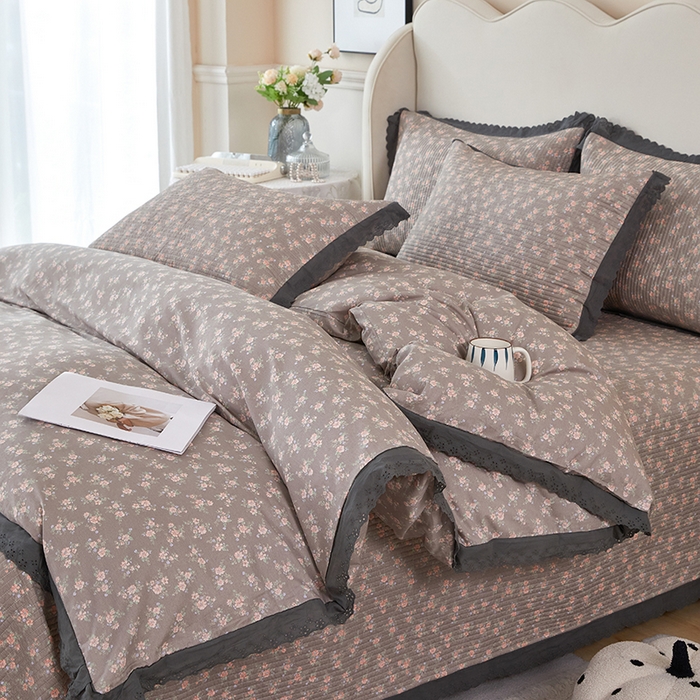 91家纺网 家纺一手货源 找家纺 （总）莎果家纺 2024新款法式小花边砂洗床盖三件套四件套（填充棉花）