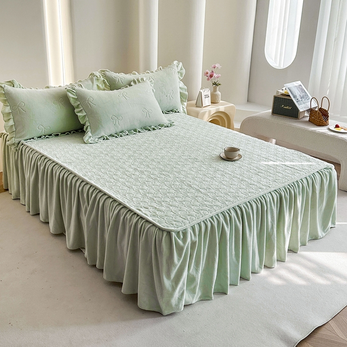 91家纺网 家纺一手货源 找家纺 乐嘉盈 2025新款公主风牛奶绒床罩四件套 浅绿