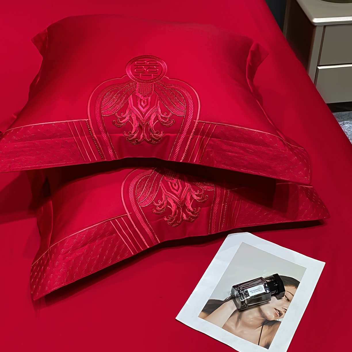 91家纺网 家纺一手货源 找家纺 2024新款毛巾绣磨毛亲肤婚庆四件套套件 喜愿-红