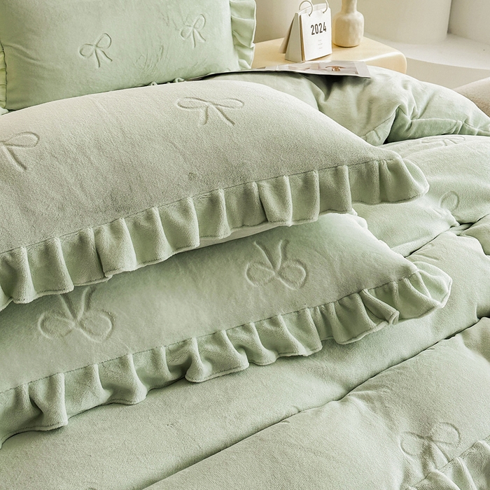91家纺网 家纺一手货源 找家纺 乐嘉盈 2025新款公主风牛奶绒床罩四件套 浅绿