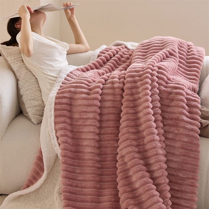 91家纺网 家纺一手货源 找家纺 金喜 2024新款立体抽条提花双面绒毯多用途毛毯办公室午睡毯家用毛毯被 梅子粉