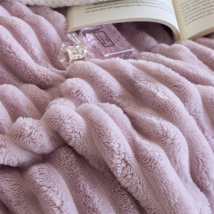 91家纺网 家纺一手货源 找家纺 金喜 2024新款立体抽条提花双面绒毯多用途毛毯办公室午睡毯家用毛毯被  丁香浅紫