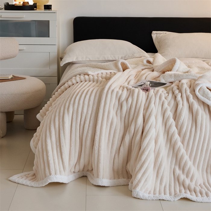 91家纺网 家纺一手货源 找家纺 金喜 2024新款立体抽条提花双面绒毯多用途毛毯办公室午睡毯家用毛毯被 乳酪白