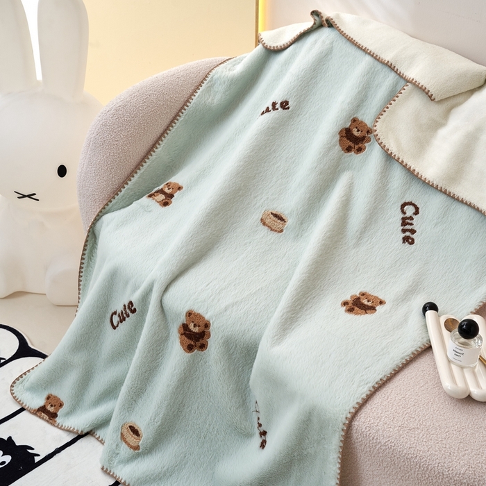 91家纺网 家纺一手货源 找家纺 黛舒家居 2024新款兔毛绒北极绒立体毛巾绣毛毯 小熊蓝