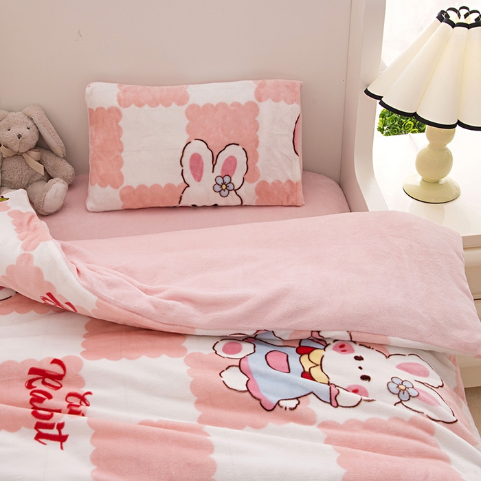 91家纺网 家纺一手货源 找家纺 （总）萌宝家纺 2024新款幼儿园牛奶绒被套大豆被芯可拆洗被子