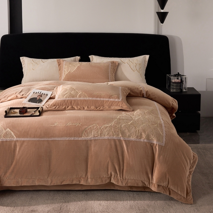 91家纺网 家纺一手货源 找家纺 榻尚家居 2024新款绣花加厚婴肤绒四件套--秋语 秋语 棕