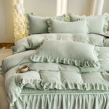 91家纺网 家纺一手货源 找家纺 乐嘉盈 2025新款公主风牛奶绒床罩四件套 浅绿