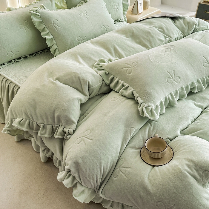 91家纺网 家纺一手货源 找家纺 乐嘉盈 2025新款公主风牛奶绒床罩四件套 浅绿