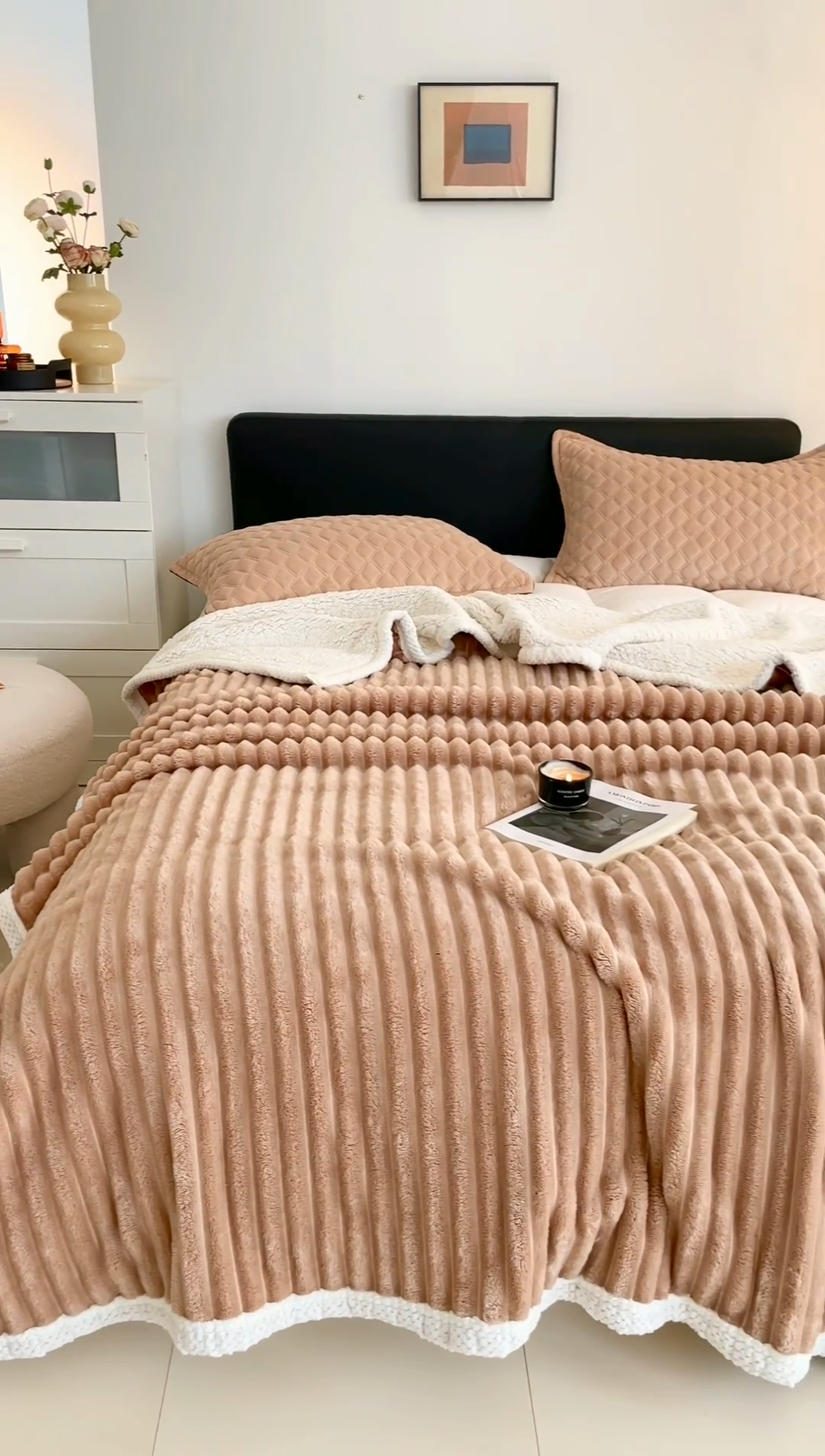 91家纺网 家纺一手货源 找家纺 金喜 2024新款立体抽条提花双面绒毯多用途毛毯办公室午睡毯家用毛毯被  驼色