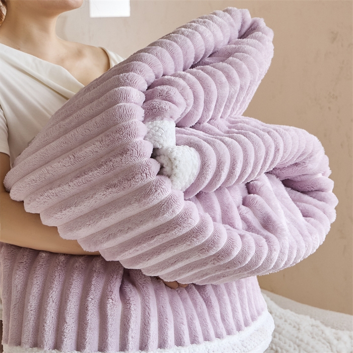 91家纺网 家纺一手货源 找家纺 （总）金喜 2024新款立体抽条提花双面绒毯多用途毛毯办公室午睡毯家用毛毯被 