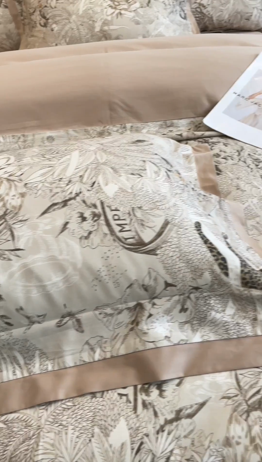 91家纺网 家纺一手货源 找家纺 安妮家居 2024新款A类全棉陶瓷数码印花四件套 艾米-咖