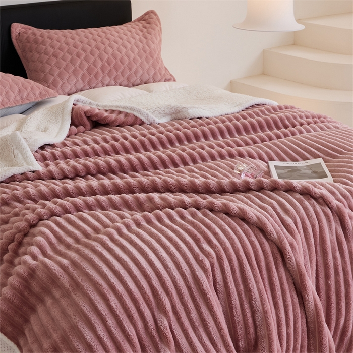 91家纺网 家纺一手货源 找家纺 金喜 2024新款立体抽条提花双面绒毯多用途毛毯办公室午睡毯家用毛毯被 梅子粉