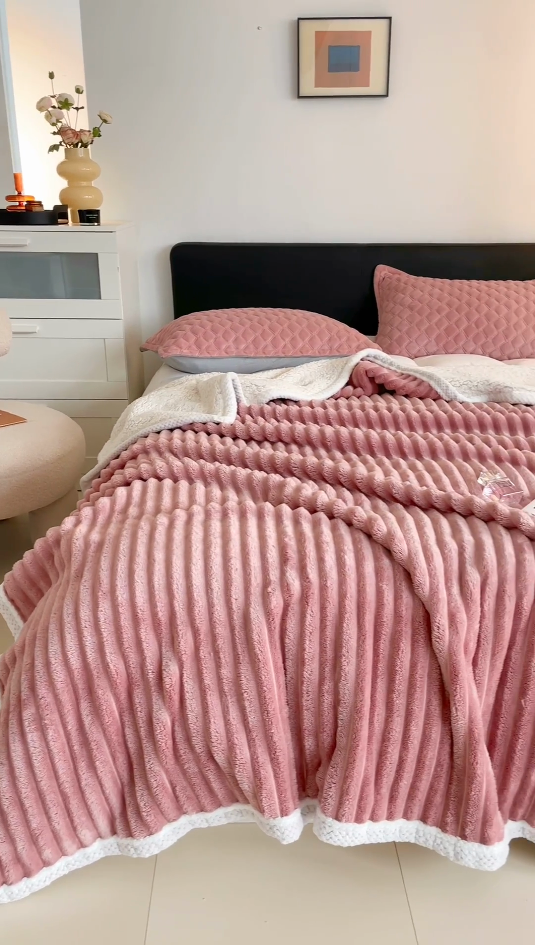 91家纺网 家纺一手货源 找家纺 金喜 2024新款立体抽条提花双面绒毯多用途毛毯办公室午睡毯家用毛毯被 梅子粉