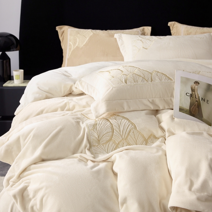 91家纺网 家纺一手货源 找家纺 榻尚家居 2024新款绣花加厚婴肤绒四件套--秋语 秋语  白