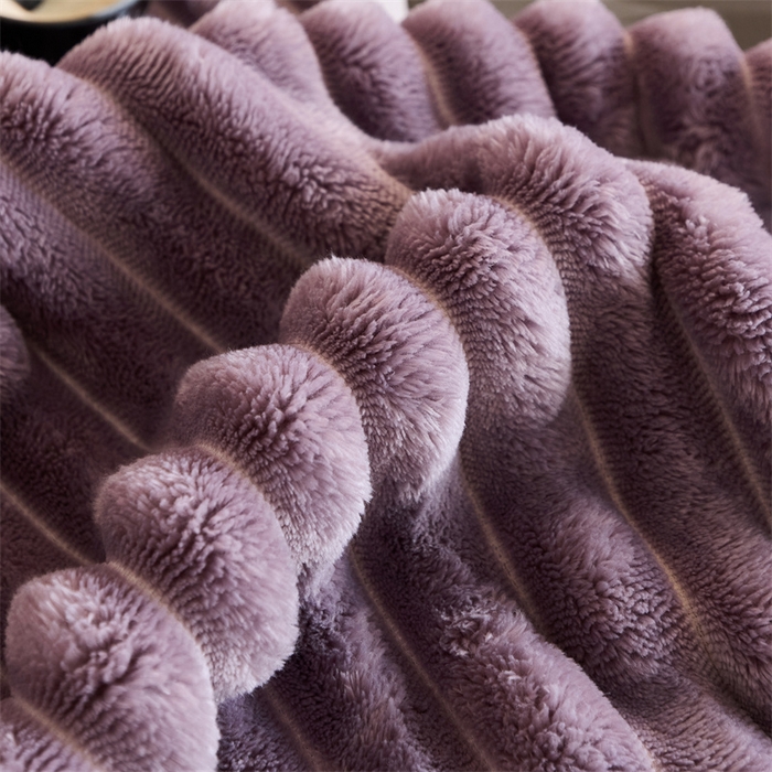 91家纺网 家纺一手货源 找家纺 金喜 2024新款立体抽条提花双面绒毯多用途毛毯办公室午睡毯家用毛毯被  萝兰深紫