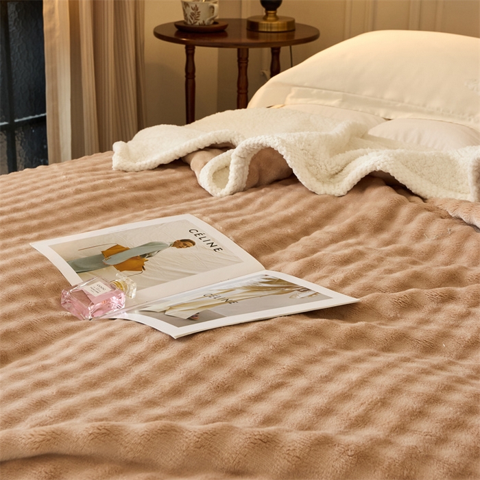 91家纺网 家纺一手货源 找家纺 金喜 2024新款牛奶绒泡泡毯子家用毛毯 牛奶绒泡泡毯-咖