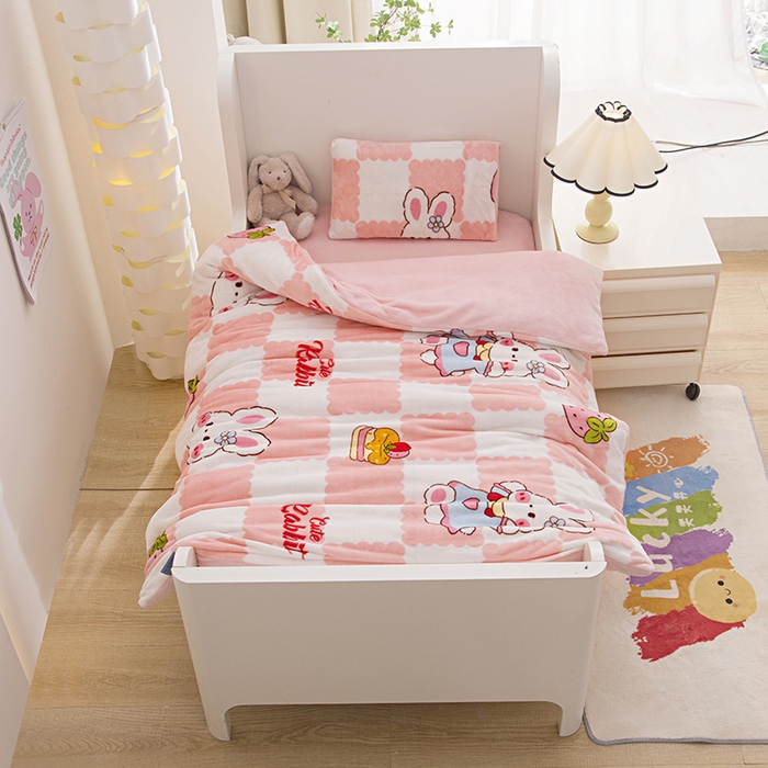 91家纺网 家纺一手货源 找家纺 （总）萌宝家纺 2024新款幼儿园牛奶绒被套大豆被芯可拆洗被子