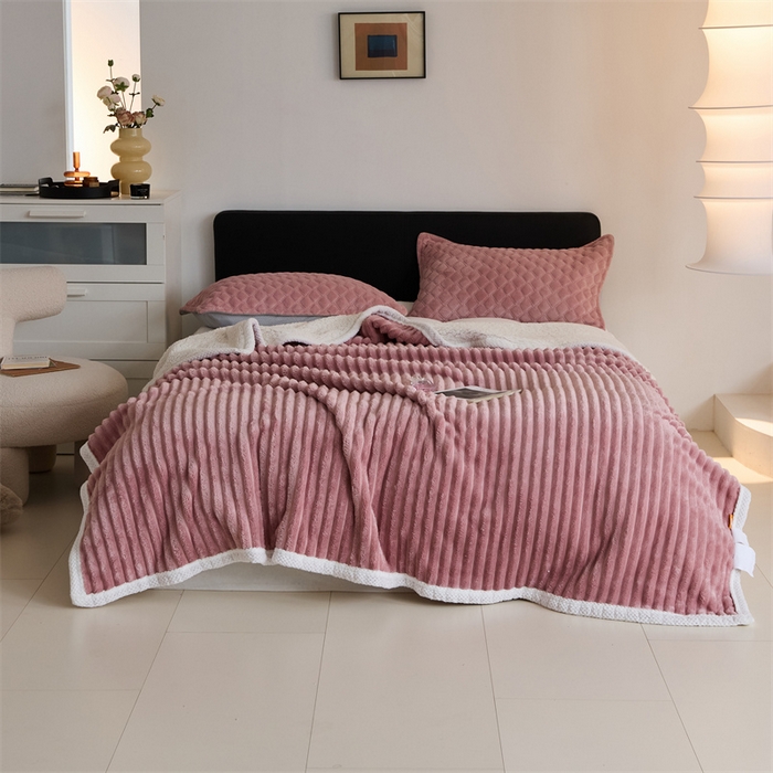 91家纺网 家纺一手货源 找家纺 金喜 2024新款立体抽条提花双面绒毯多用途毛毯办公室午睡毯家用毛毯被 梅子粉